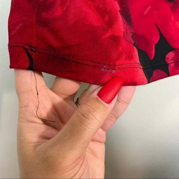 Connected Apparel Black  and Red Rose Floral Short Sleeve Dress Sz 6 - Picture 8 of 16
